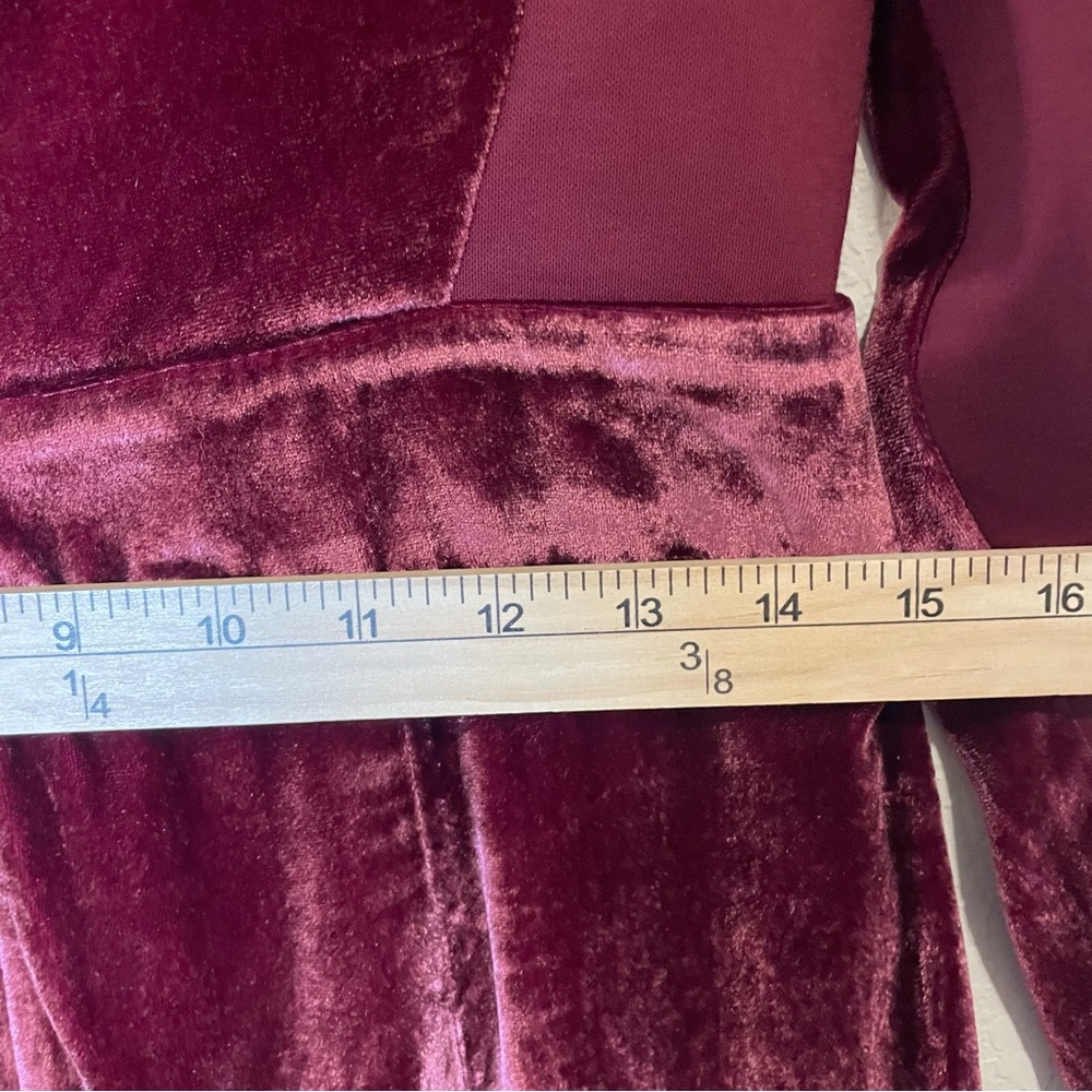 NWT Express Burgundy Crushed Velvet Deep V-Neck Mini Dress Sz 8 - Picture 7 of 9